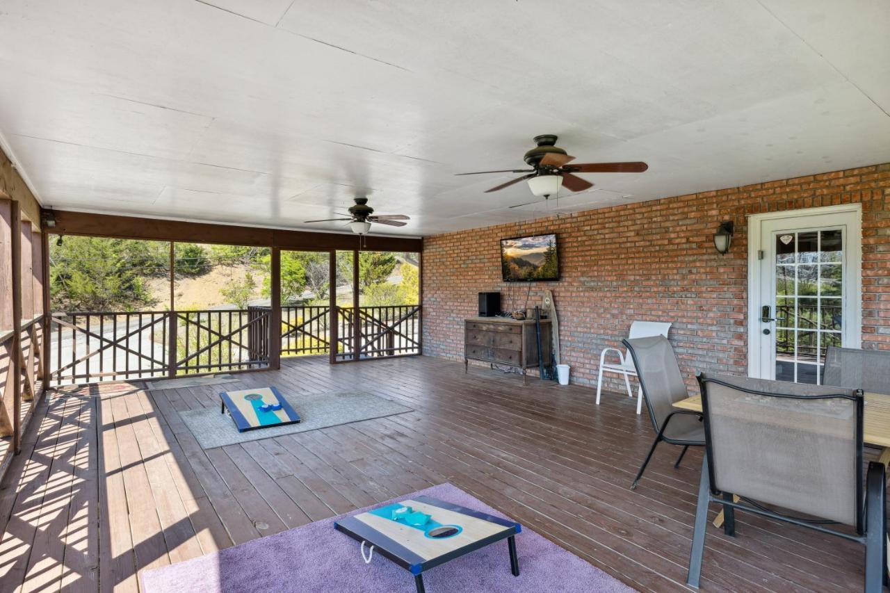 Mid-Century Vintage Brick Ranch Upstairs Guesthouse Sevierville Kültér fotó