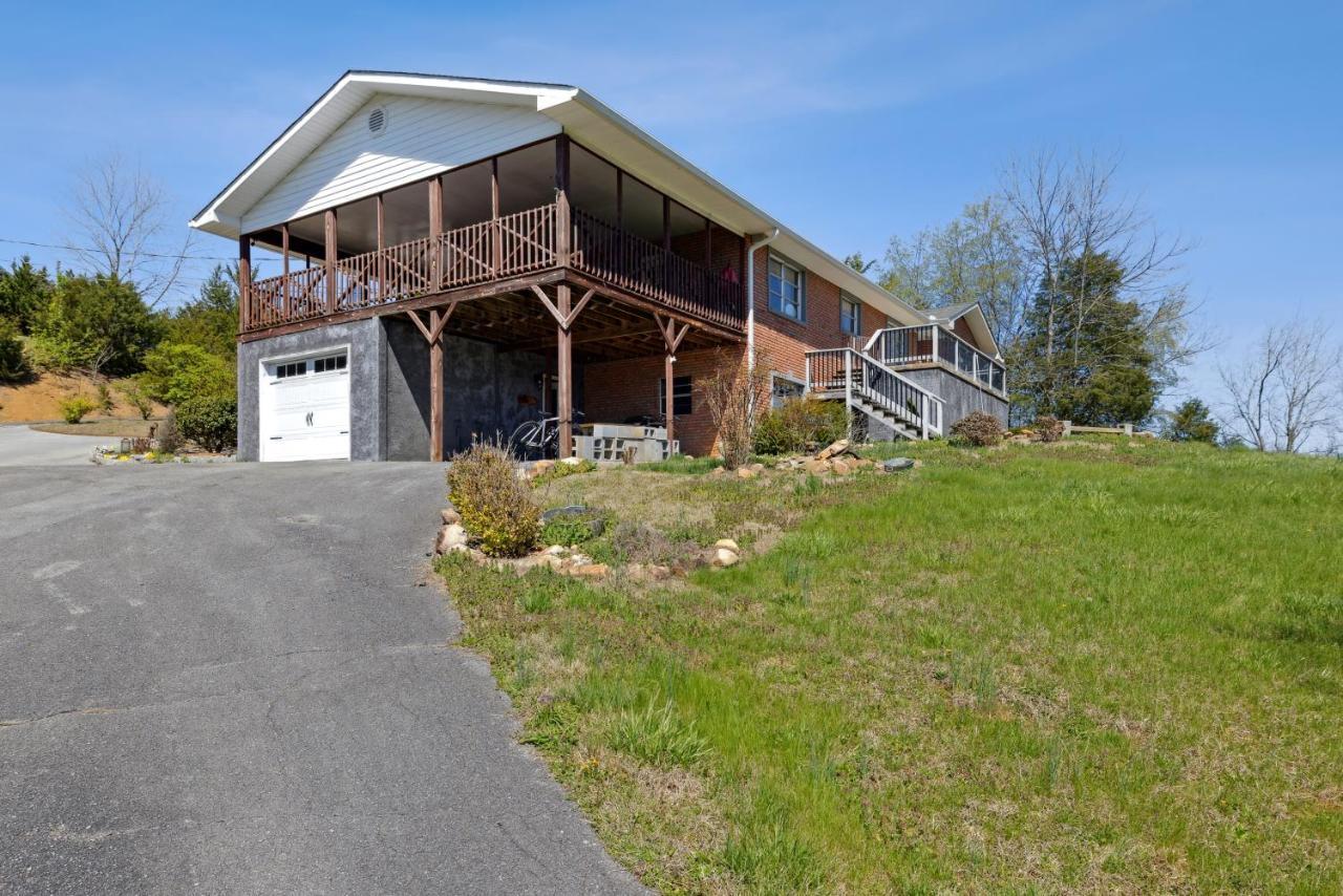 Mid-Century Vintage Brick Ranch Upstairs Guesthouse Sevierville Kültér fotó