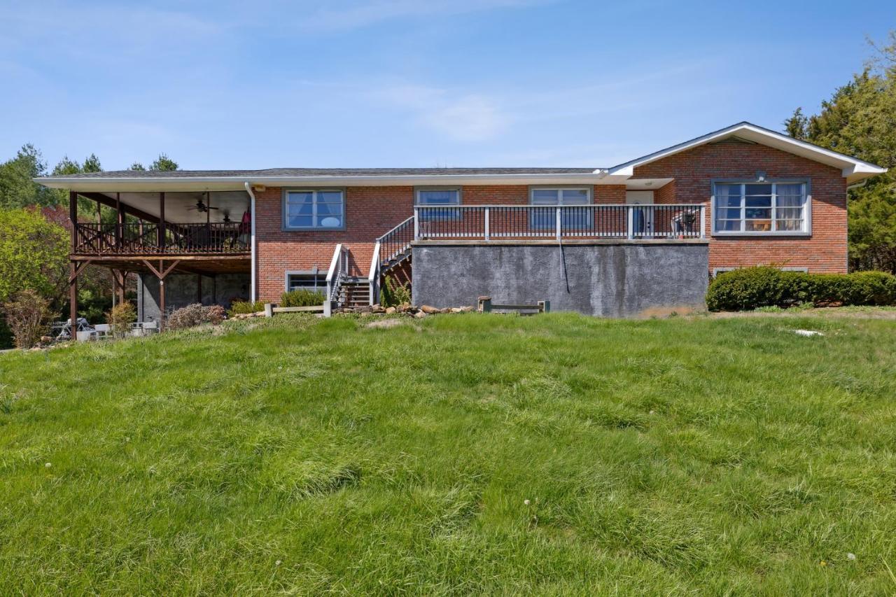 Mid-Century Vintage Brick Ranch Upstairs Guesthouse Sevierville Kültér fotó